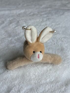 SUSAN ALEXANDRA Beige Bunny w/ Pierced Ears Hair Claw Clip
